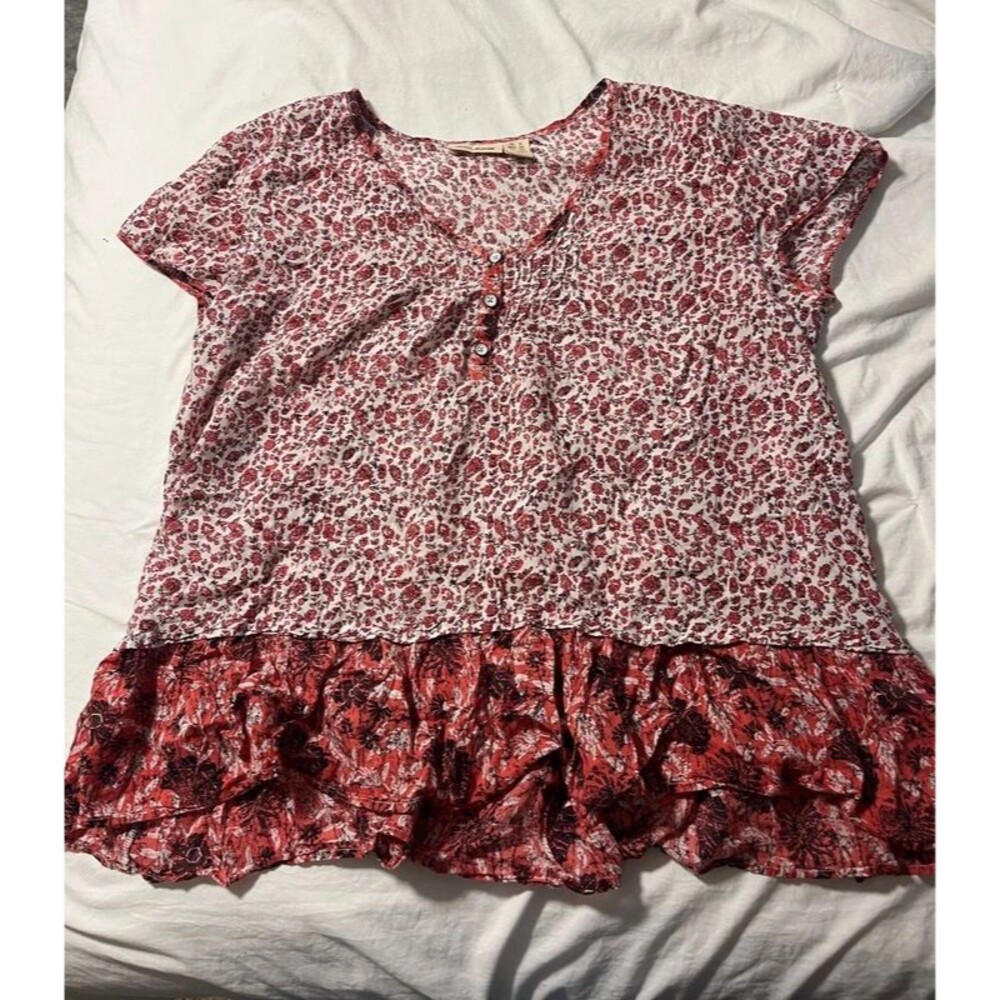 DKNY women’s red floral blouse size X-Large lightweight v neck ruffle